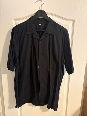 Uniqlo Black Short-Sleeve Casual Button-Down Shirt